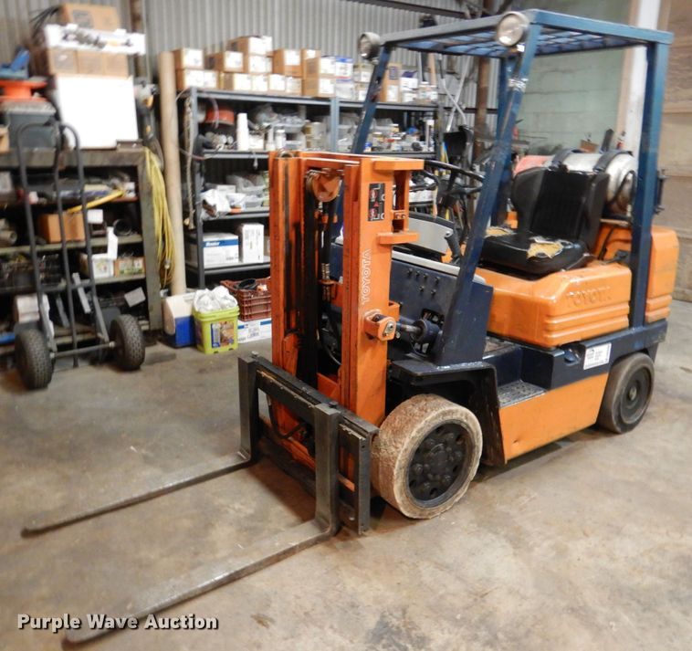 Toyota 5FGC25  forklift - DN2689