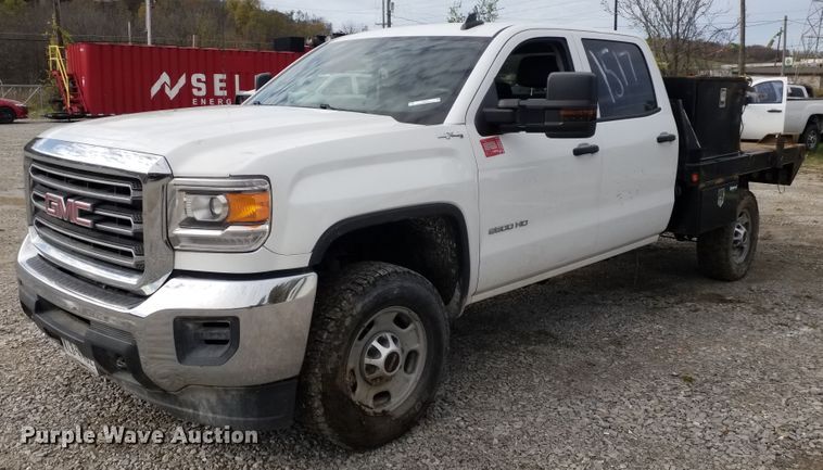 2018 GMC Sierra 2500HD  Crew Cab flatbed pickup truck - IK9639