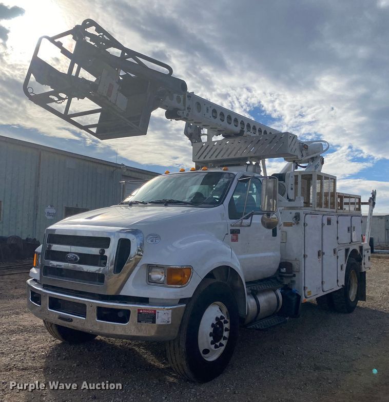 2013 Ford F750 Super Duty XL  bucket truck - DL6884