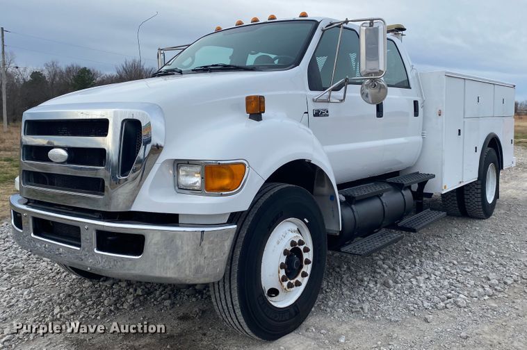 2009 Ford F750 Super Duty XL  Crew Cab utility / service truck - JN9156