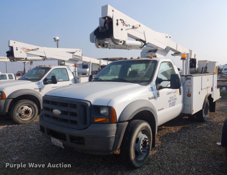 2005 Ford F450 Super Duty XL  bucket truck - KE9316