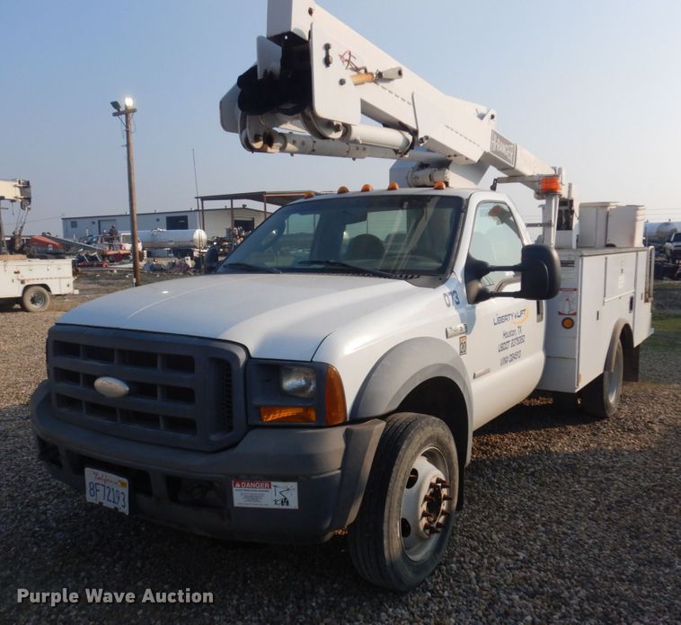 2005 Ford F450 Super Duty XL  bucket truck - KE9317