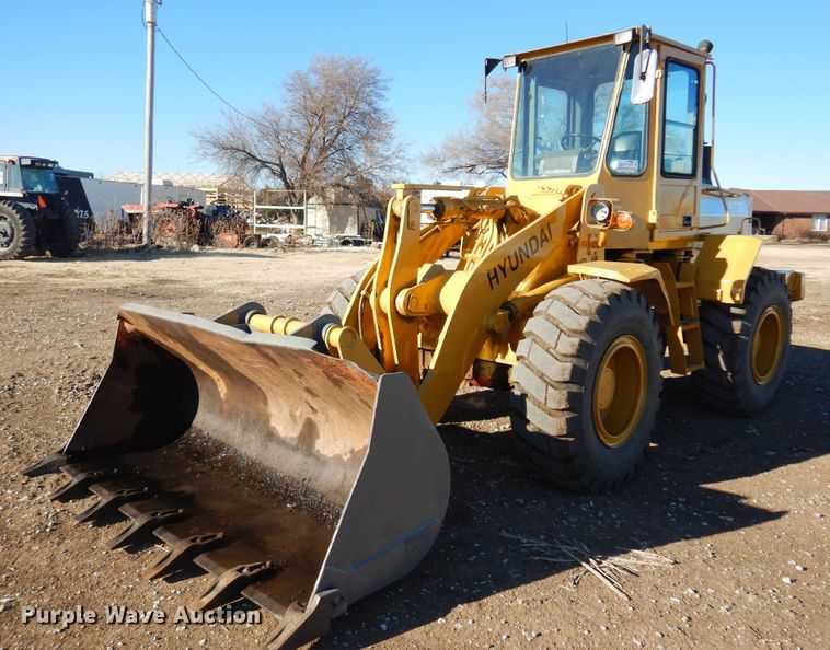 1998 Hyundai HL730-3  wheel loader - DF0053