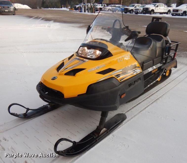 Ski-Doo Skandic  snowmobile - IO9687