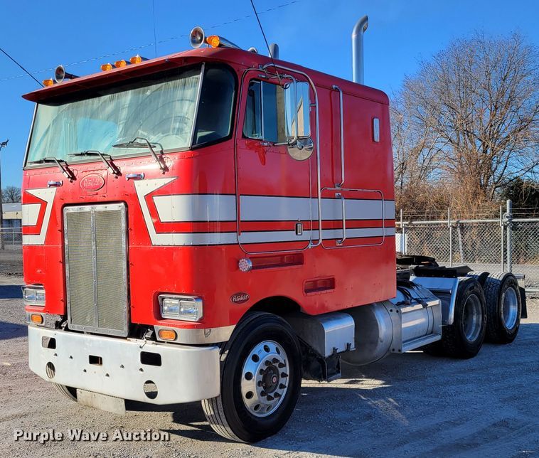 1985 Peterbilt 362  semi truck - KH9920