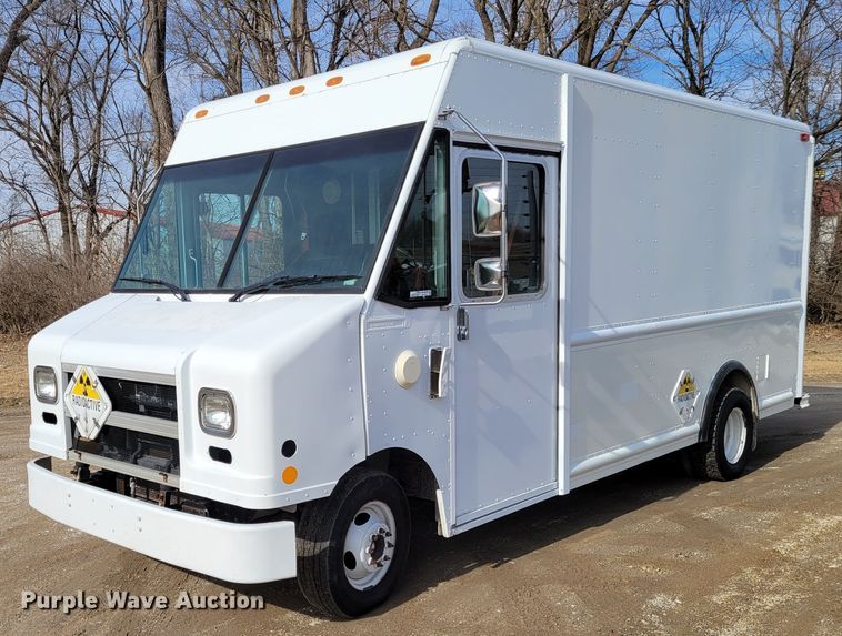 2007 Ford E350 Super Duty  delivery truck - HK9272