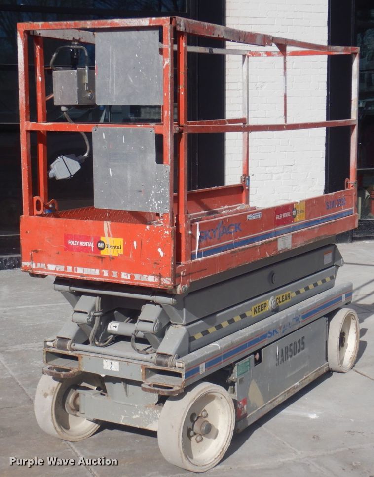 Sky Jack SJ III 3220  scissor lift - DM5379