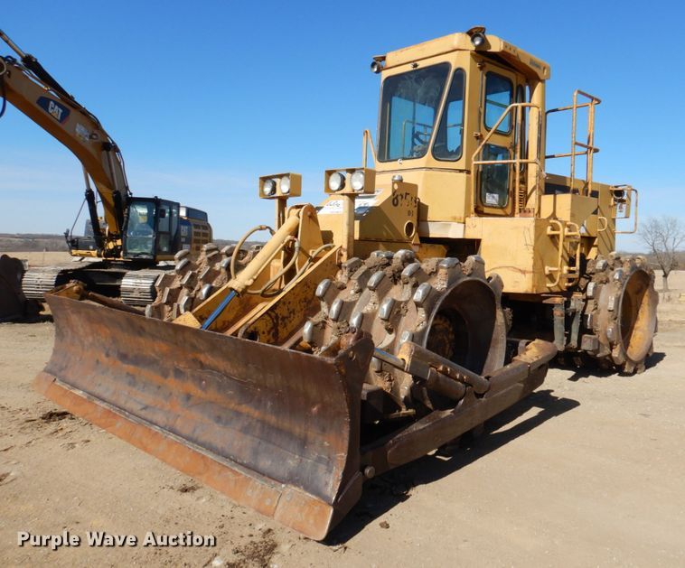 1990 Caterpillar 815B  soil compactor - DN1338
