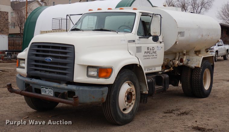 1997 Ford F800  water truck - DR1115
