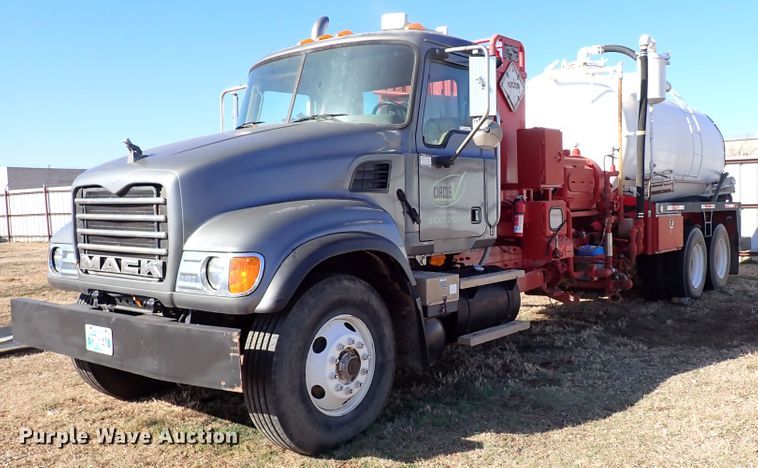 2003 Mack CV713  vacuum truck - JO9702