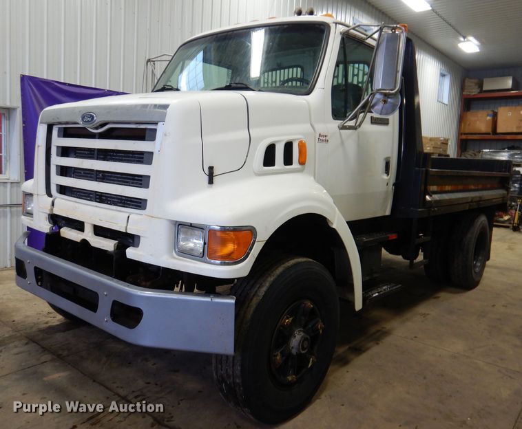 1998 Ford Louisville  flatbed truck - KG9986