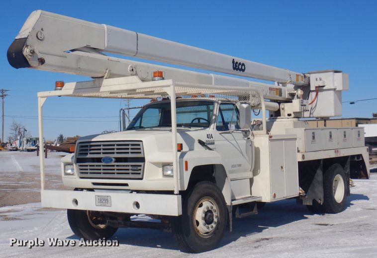 1994 Ford F700  bucket truck - DM5376