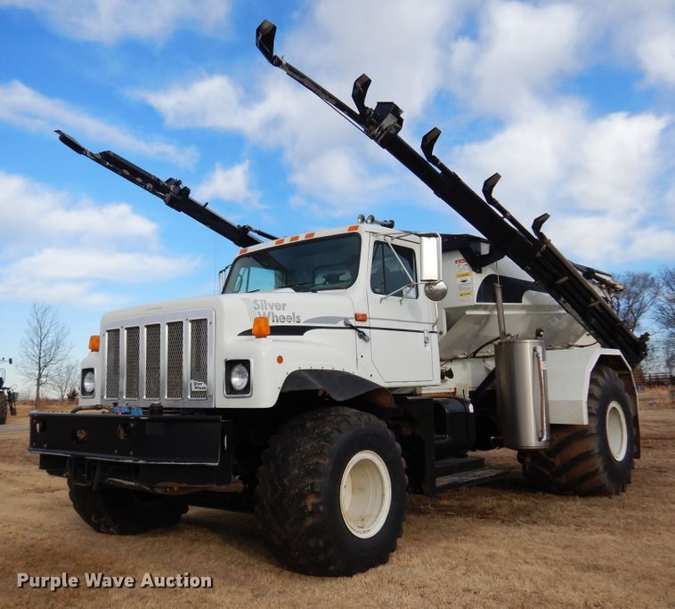 1998 International 2554  applicator truck - DK4240