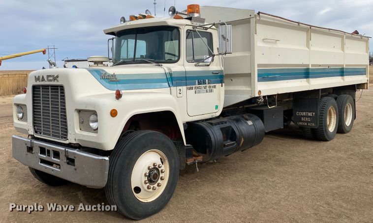 1988 Mack R688ST  grain truck - DM8275