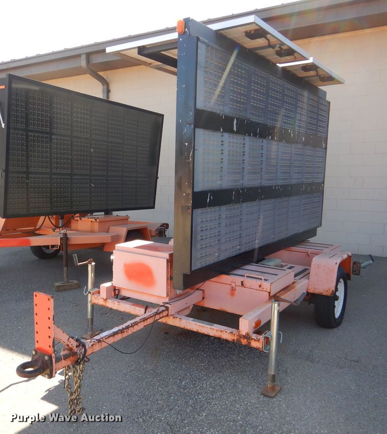 2005 American Signal CMS-T331  message board trailer - IE9692