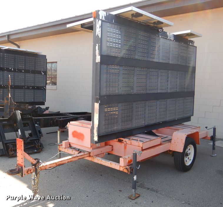 2005 American Signal CMS-T331  message board trailer - IE9693