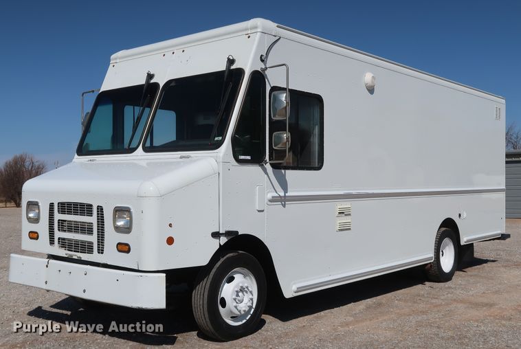 2013 Ford F59  refrigerated delivery truck - IY9119