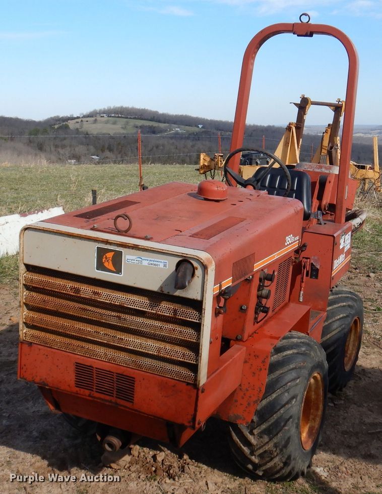 Ditch Witch 350SX  cable plow - DJ3817
