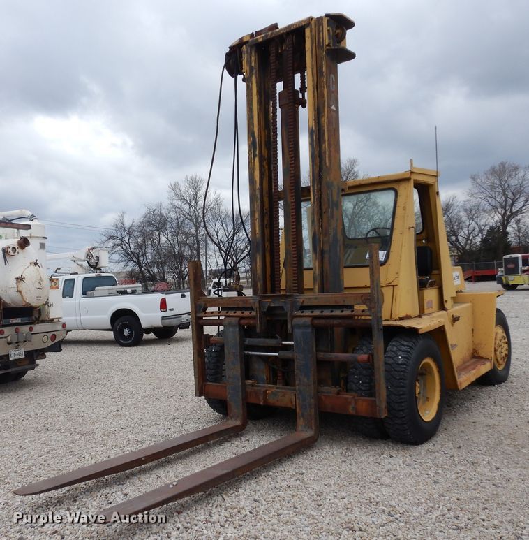Caterpillar V200  forklift - DK0287