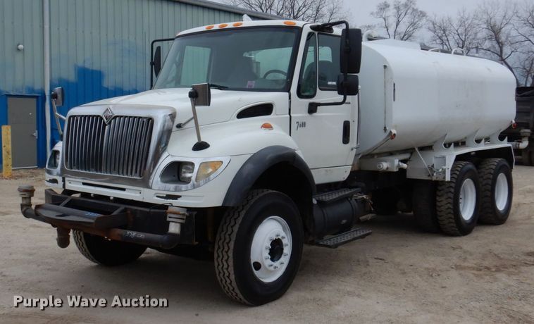 2006 International 7600  water truck - IM9775