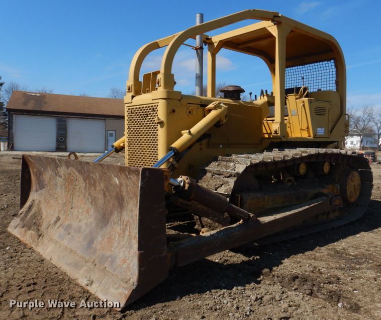 1982 International TD15C  dozer - DH8204