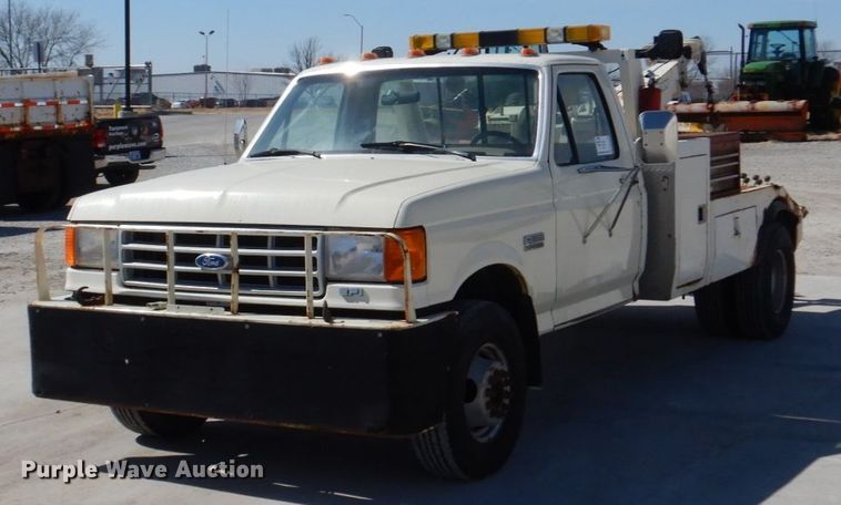 1991 Ford F450  tow truck - DN7270