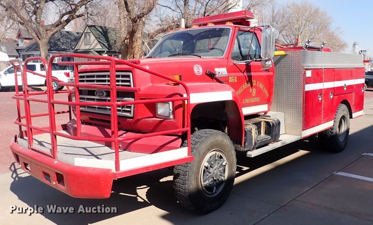 1994 Ford F700  fire truck - DS7018