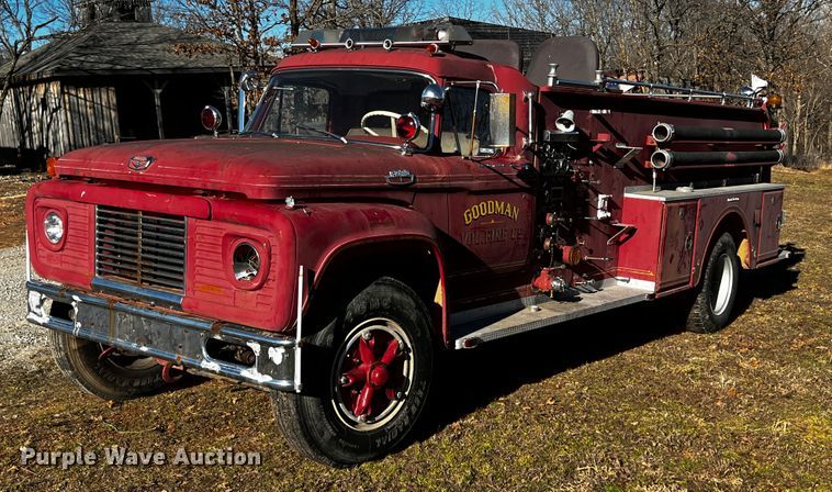 1966 Ford F800  pumper fire truck - JH9359