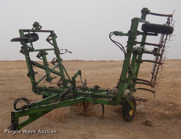 John Deere 100  field cultivator - DM5387