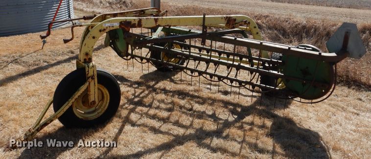 John Deere 640  hay rake - JK9494