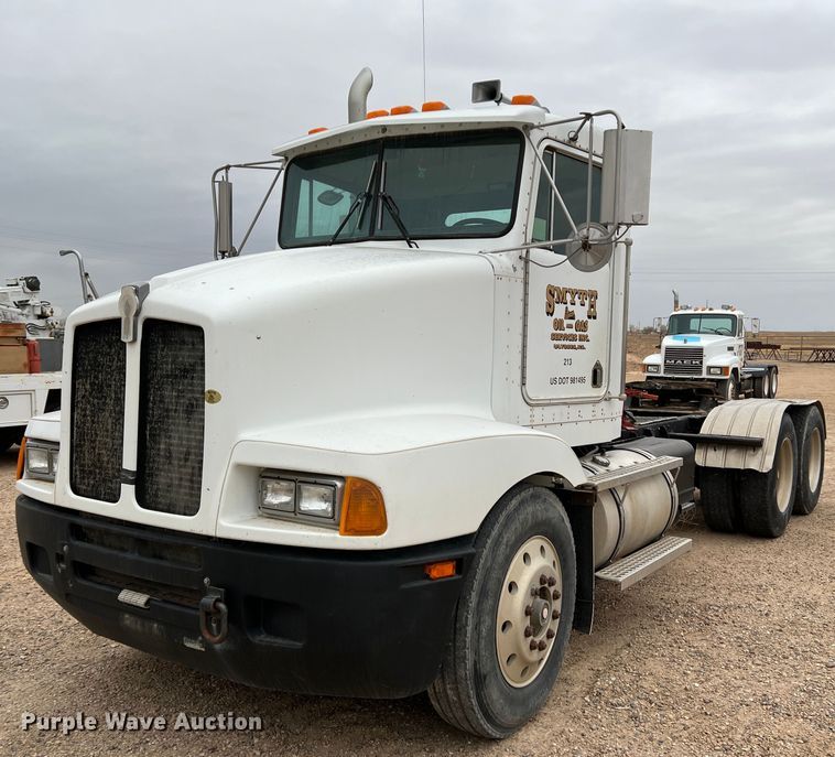 1993 Kenworth T400  semi truck - DJ7616