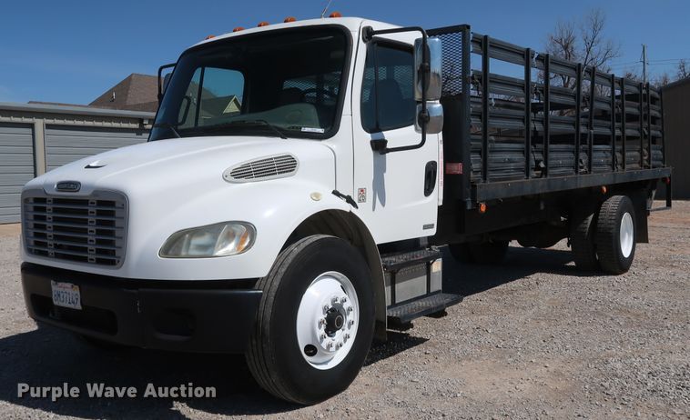 2007 Freightliner M2  flatbed truck - IY9149
