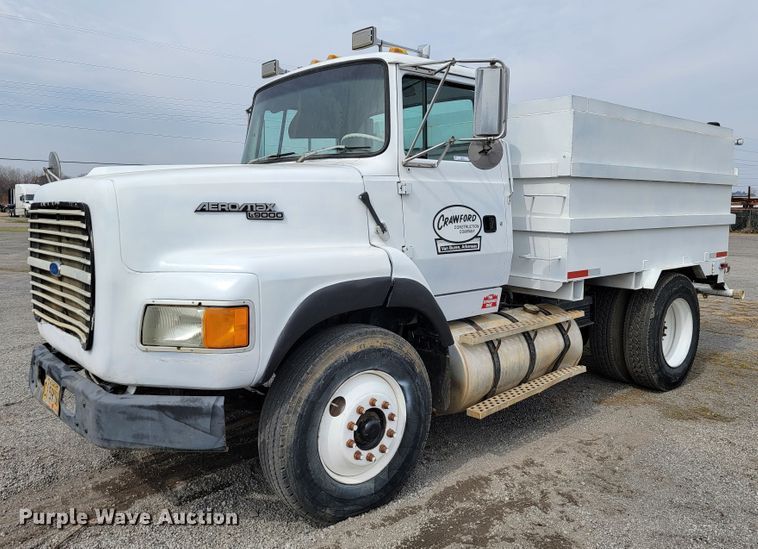 1992 Ford Aero Max L9000  water truck - JE9929