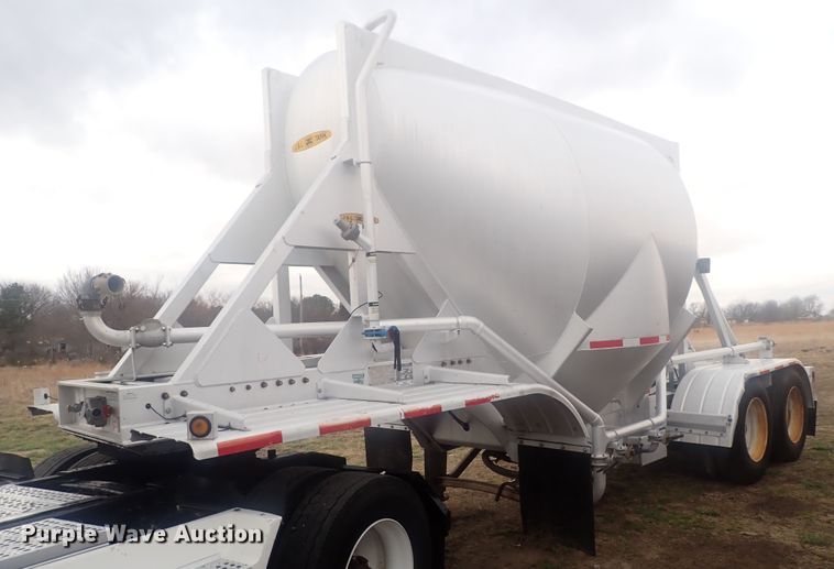 2001 Heil 99-0-1568  pneumatic dry bulk trailer - JN9242