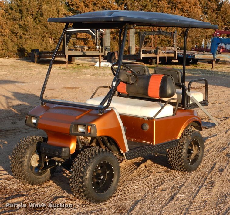 2000 Club Car DS  golf cart - LJ9831
