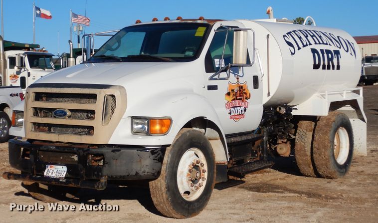 2004 Ford F750 Super Duty  water truck - DI8671