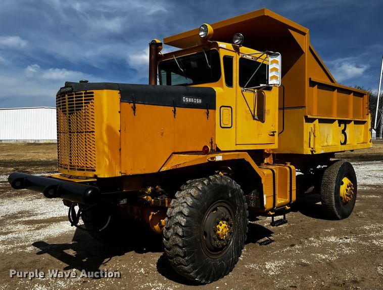 1985 Oshkosh WT-2206  dump truck - JH9384