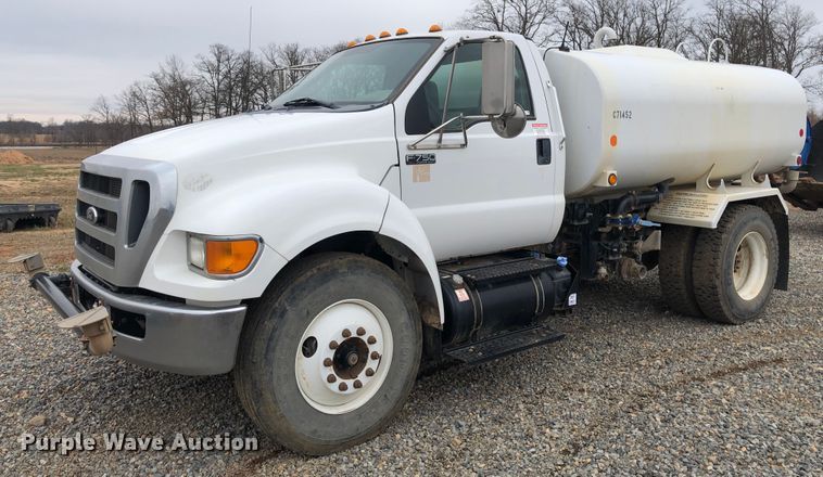 2015 Ford F750 Super Duty XL  water truck - JS9657
