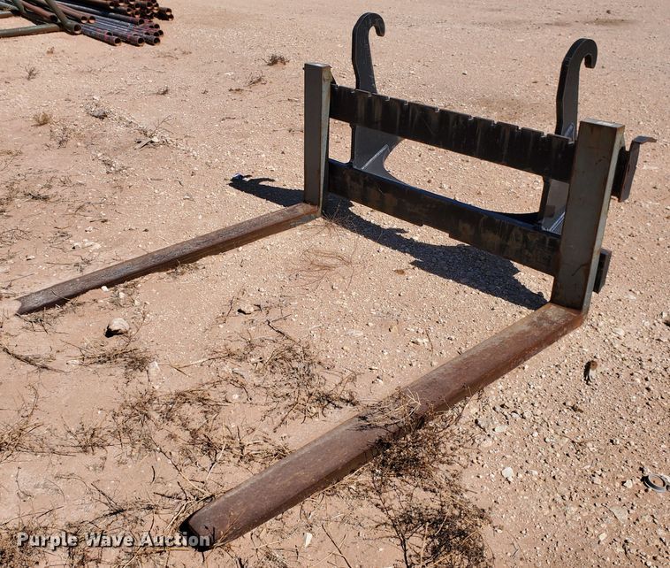 John Deere Worksite Pro  5' L forks - KC9785