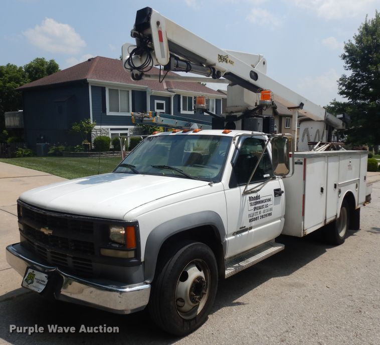 2001 Chevrolet Silverado 3500HD  bucket truck - KU9396
