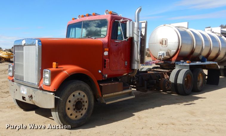 1996 International 9300  semi truck - MX9894
