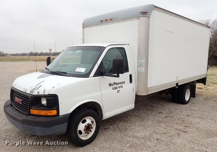 2004 GMC Savana  box truck - DP4531
