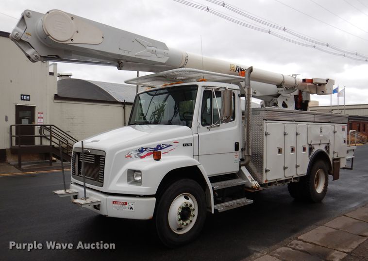 2001 Freightliner FL70  bucket truck - JK9489