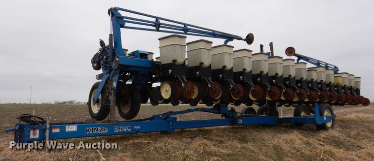 Kinze 2600  split row no-till planter - DL5961