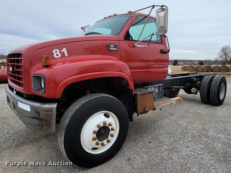 1999 Chevrolet C7500  truck cab and chassis - HF9318