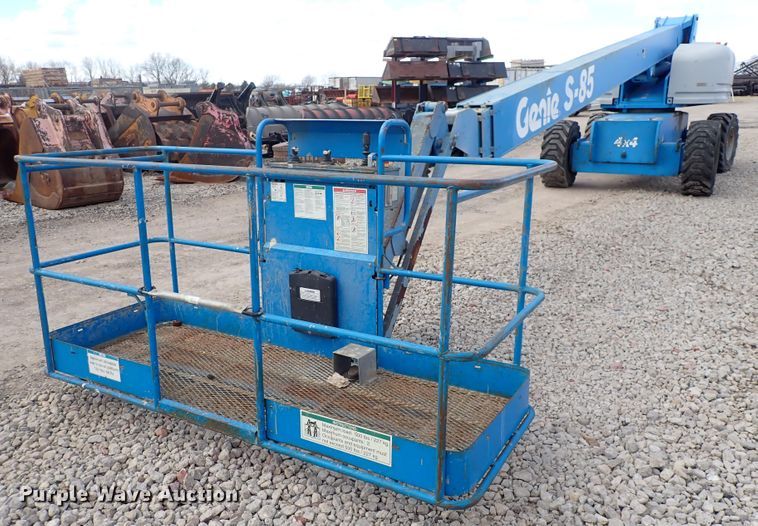 2002 Genie S85  boom lift - DP4544