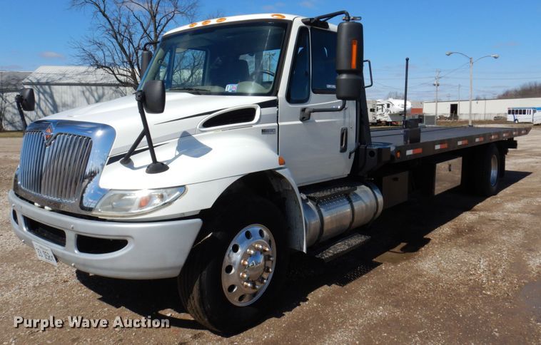 2013 International 4300  rollback truck - IM9876