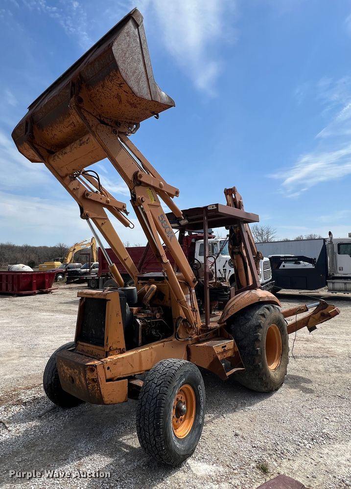 Case 580K  backhoe - JH9209