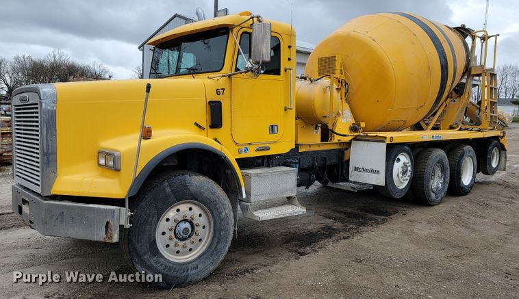 2000 Freightliner FLD  ready mix truck - JL9694