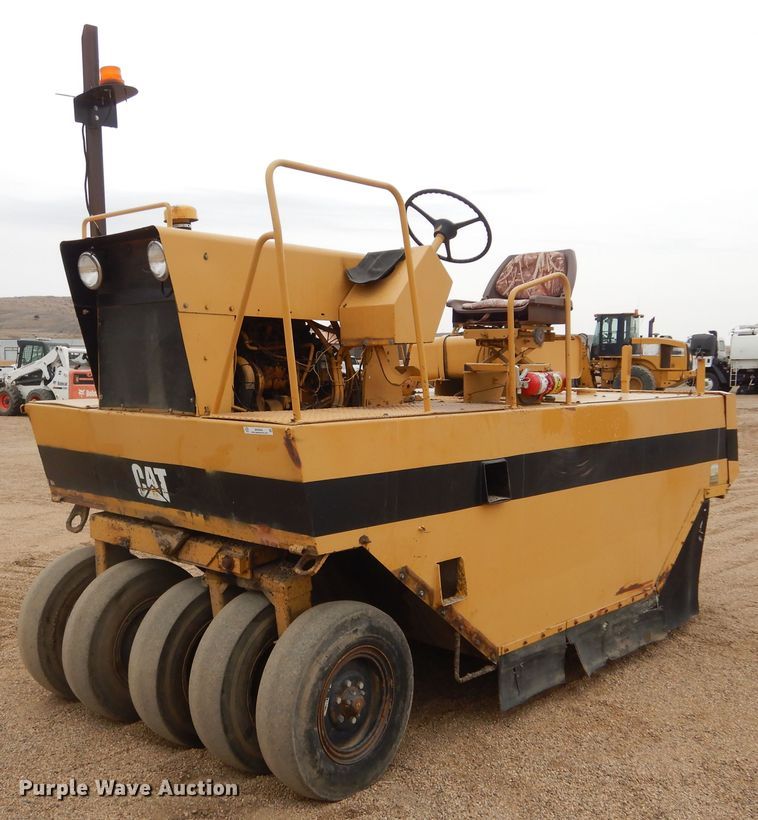 Caterpillar PS-180  pneumatic roller - MX9955